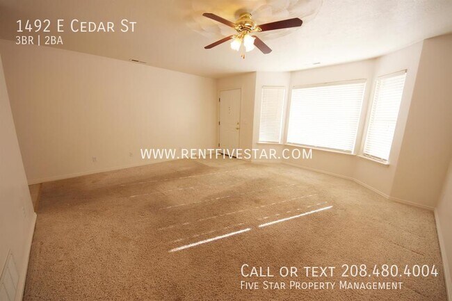 Building Photo - Beautiful Home Available in Central Pocate...