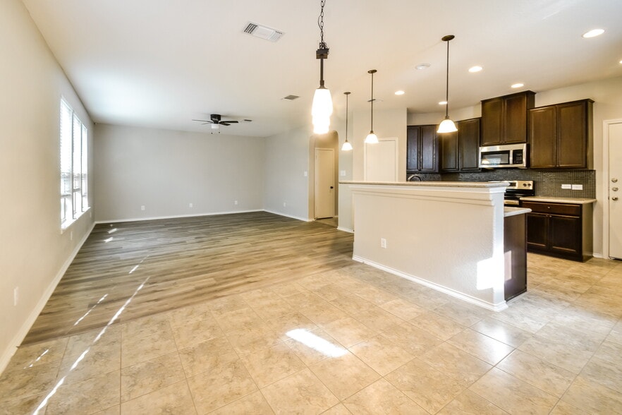Building Photo - 6839 Loma Blanca