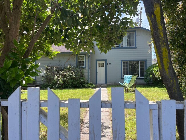 Building Photo - Fully Furnished- 2 bedroom/ 2 bathroom in Seacliff neighborhood walking distance to the beach