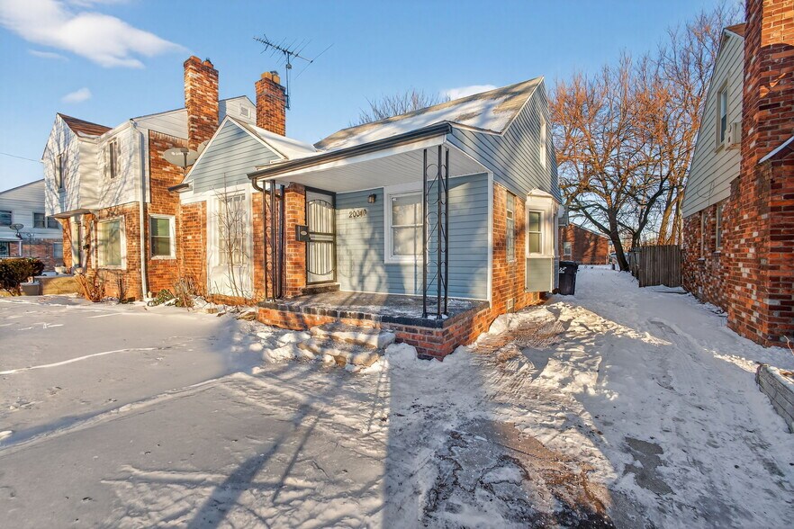 Building Photo - 20040 Regent Dr