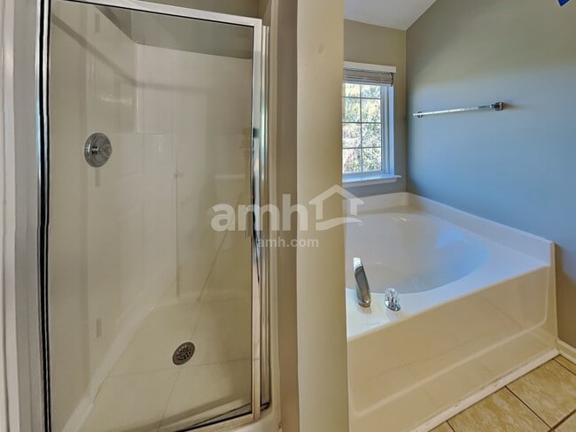 Building Photo - 102 Chambliss Ct