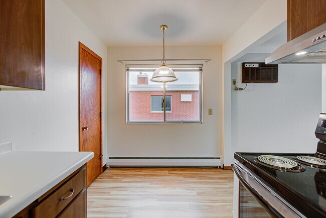 Building Photo - 1890 Lexington Ave N