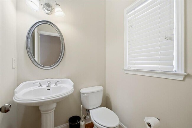 Building Photo - 2532 Village Creek Landing SE