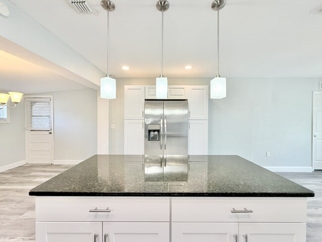 Building Photo - 9401 88th Way N