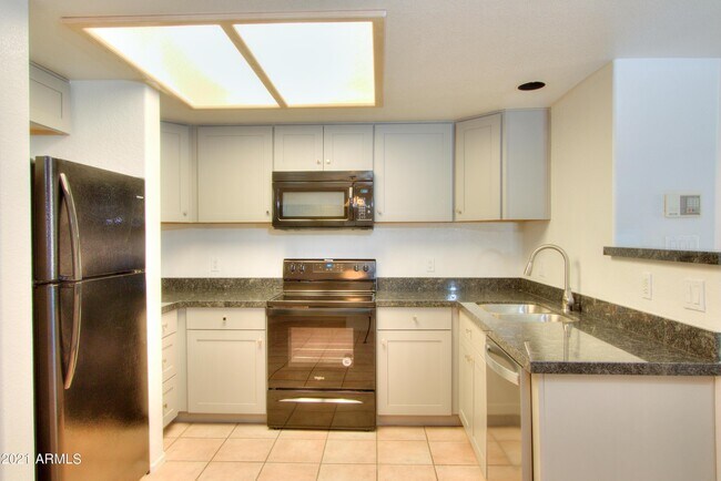 Building Photo - 10410 N Cave Creek Rd