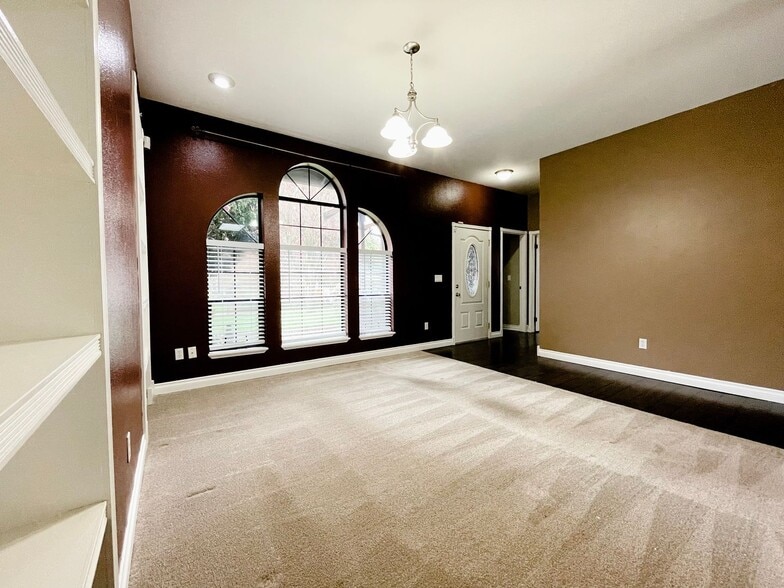 Building Photo - Cherokee Bay Rambler