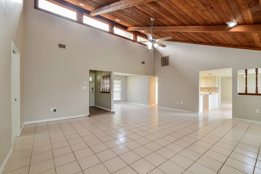 Building Photo - 548 Matilda Pl