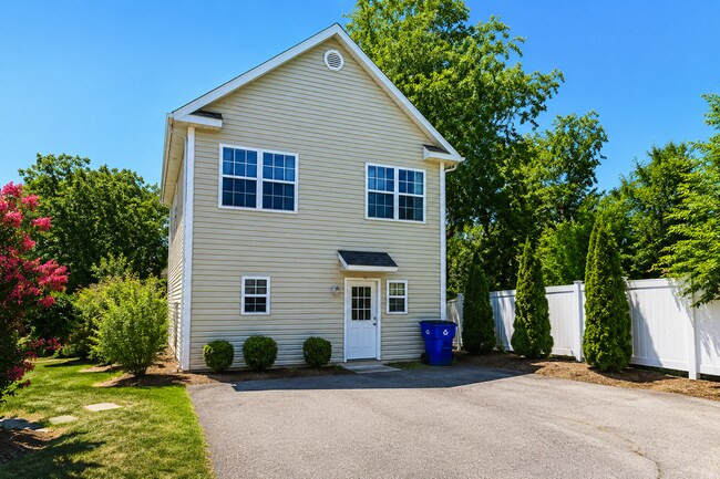 Building Photo - 1713 Aden Lane