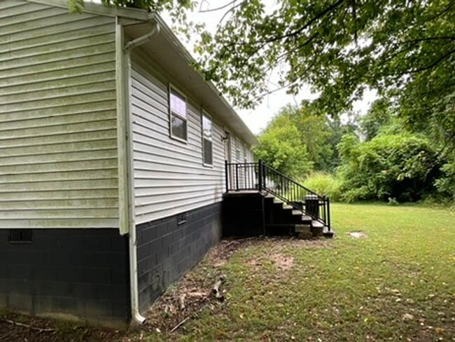 Building Photo - 405 S Virginia St