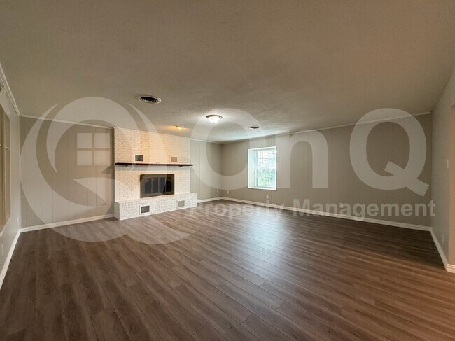 Building Photo - 362 S Shore Pl