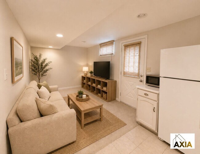 Building Photo - 5BD/3BA in Martin Acres w/a Backyard Oasis!