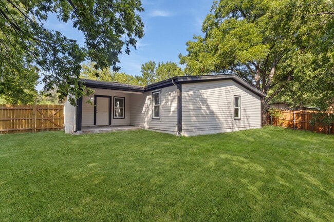 Building Photo - Lease Opportunity in Arlington!