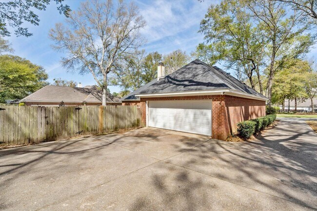 Building Photo - Upcoming Fairhope Listing!