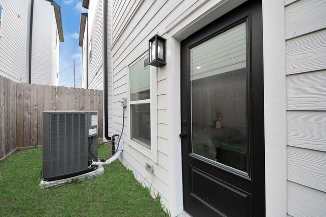 Building Photo - 4806 Cochran St