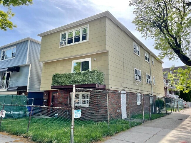Building Photo - 431 Manila Ave