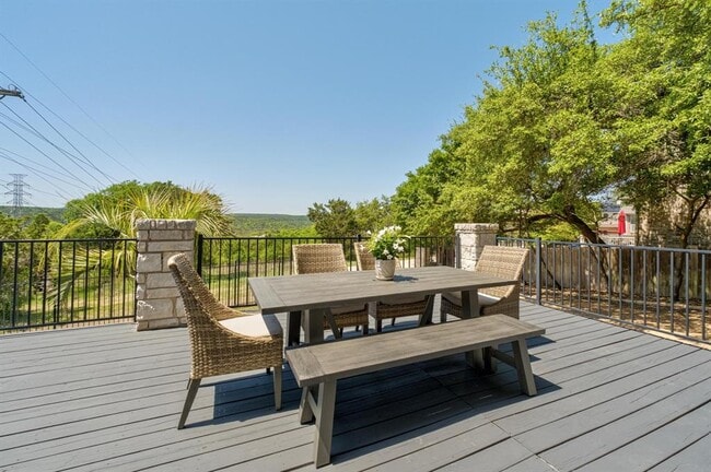 Building Photo - 6611 Yaupon Dr
