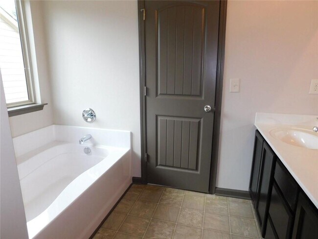 Building Photo - 3325 Ivey Ridge Rd NE