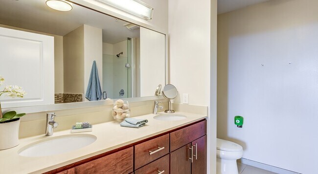 Building Photo - Galleria Oasis | 1 Month Free!