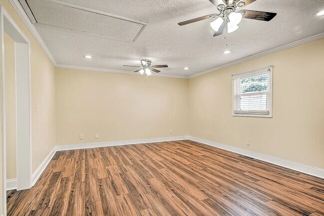 Building Photo - 2361 Hiwassee Dr