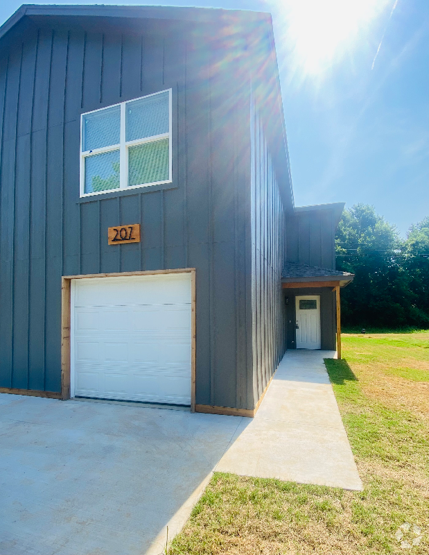 Building Photo - 207 S Fairland Ave