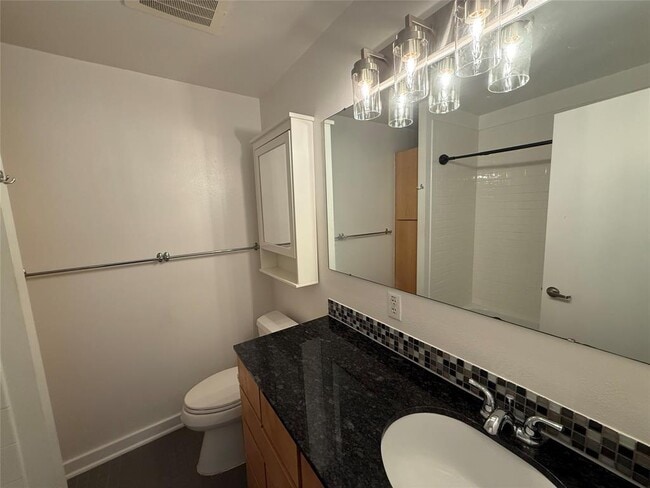 Building Photo - 2200 Dickson Dr