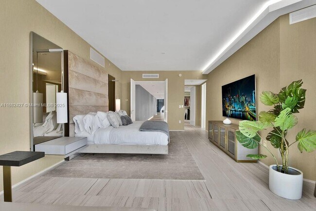 Building Photo - 1000 Biscayne Blvd