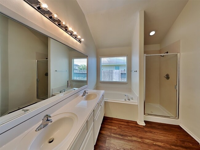 Building Photo - 18413 Sunrise Oaks Ct