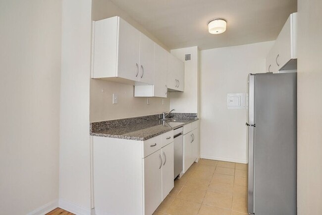 Building Photo - 522 21st St NW