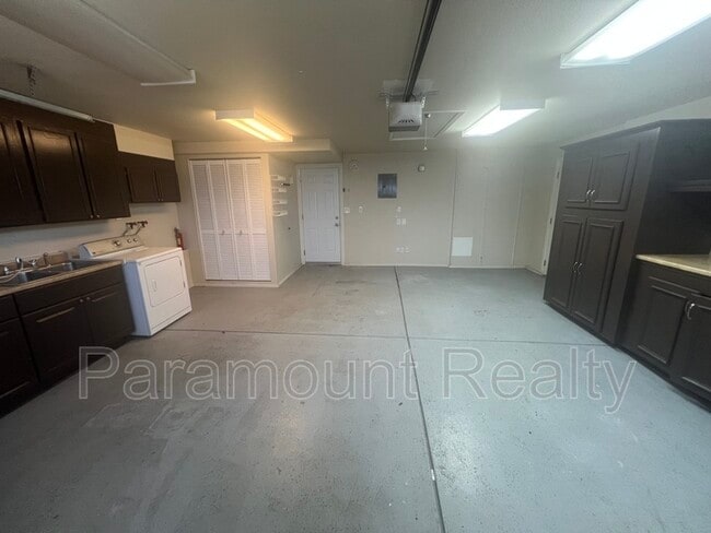 Building Photo - 974 Coral Dr