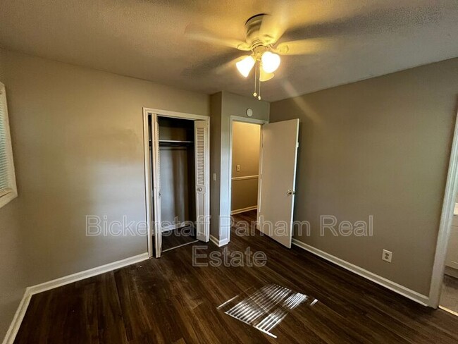 Building Photo - 5615 Buxton Dr