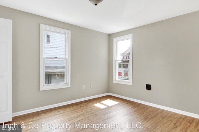 Building Photo - 4 br, 1 bath House - 461 Highland Street W...