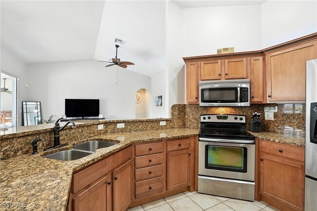 Building Photo - 3023 SW 23rd Ave