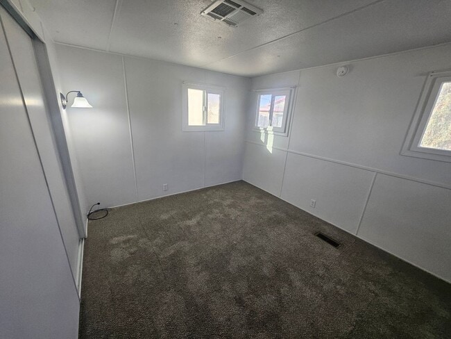 Building Photo - 2 Bedroom Single Wide Mobile Located in Bullhead City