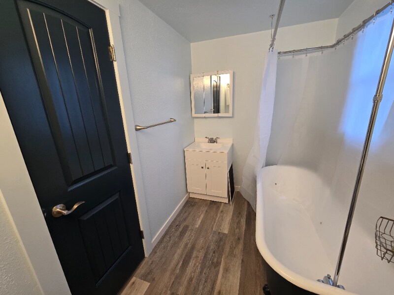 Building Photo - 1130 E 2nd St