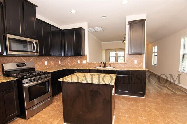 Building Photo - 9134 St Laurent Ln