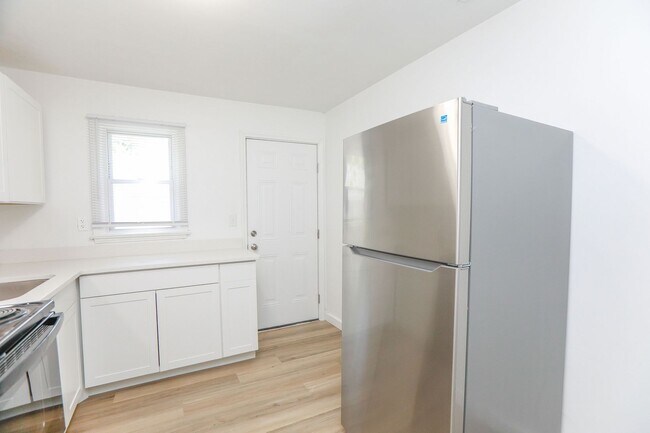 Building Photo - 9544 20th Bay St