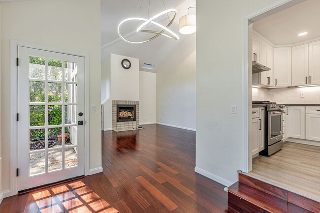 Building Photo - Beautiful Remodeled 3 Bedroom Townhome