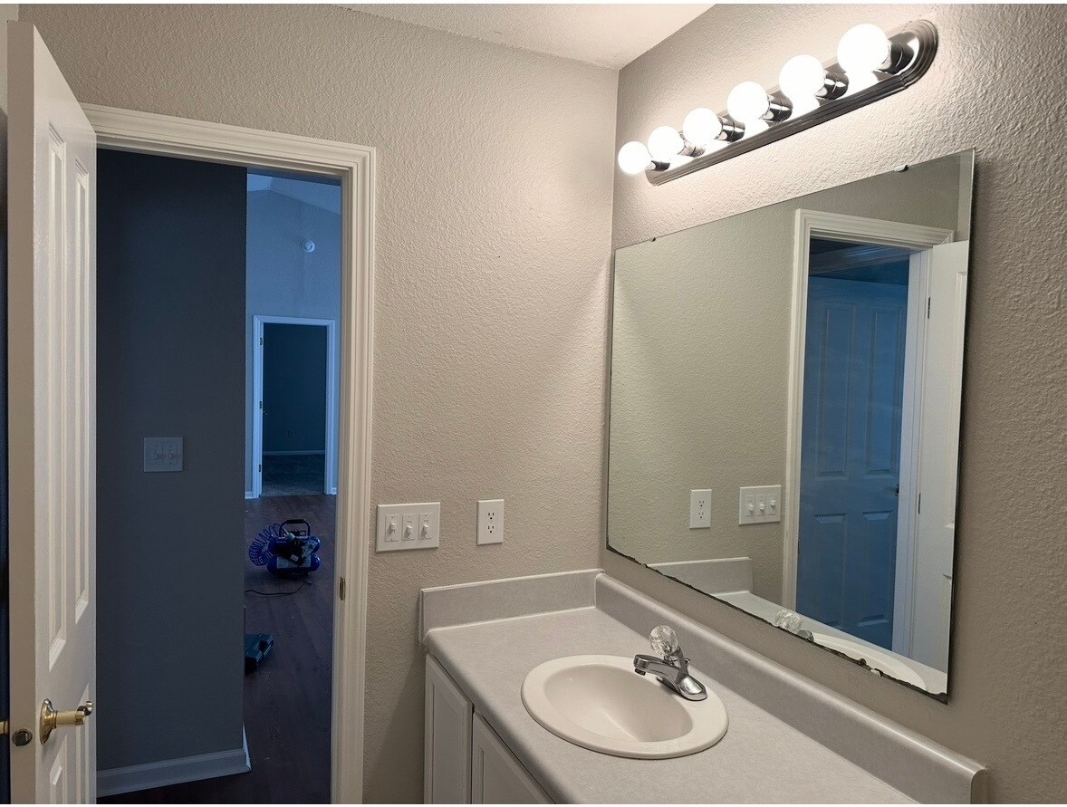 Building Photo - 543 Murphy Ln