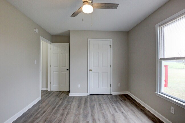 Building Photo - 2481 Clarksville Rd