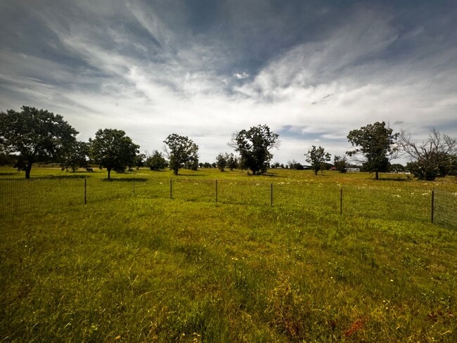 Building Photo - CABIN - Brock ISD - HORSES WELCOME