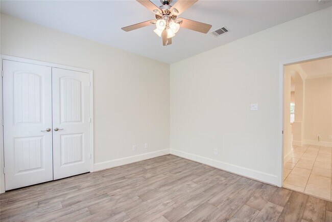 Building Photo - 10572 Twin Oak Dr