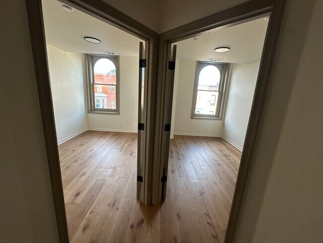 Building Photo - 1741 Park Ave