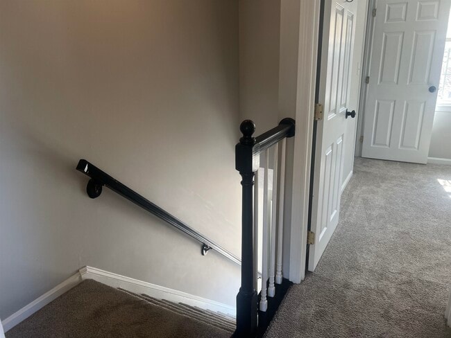 Building Photo - 83 Derryfield Ct