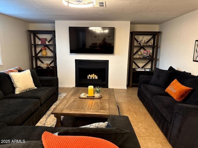 Building Photo - 3428 E Acoma Dr