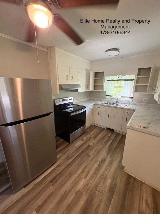 Primary Photo - 4322 Fairfax Dr