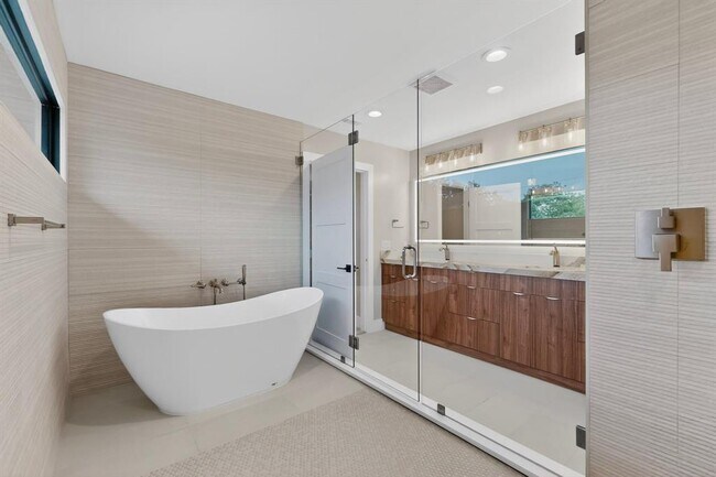Building Photo - 5018 Highland Ct