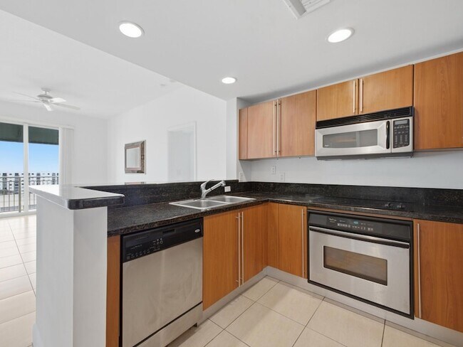 Building Photo - 610 Clematis St
