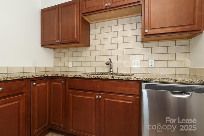Building Photo - 5310 Buckingham Dr