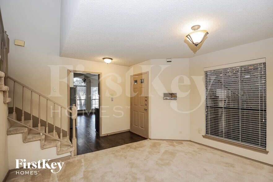 Building Photo - 1396 Chinaberry Dr