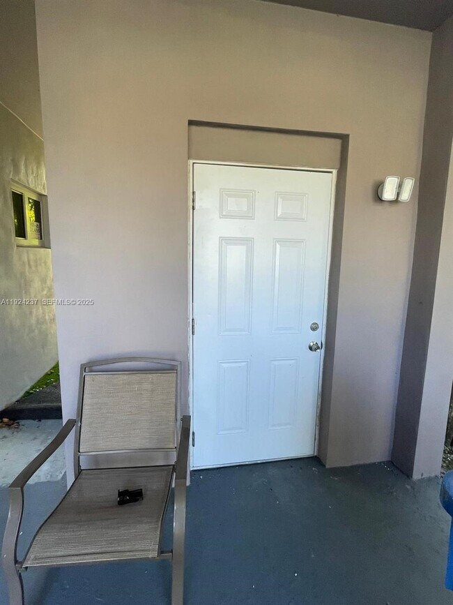 Building Photo - 4701 NE 3rd Ave